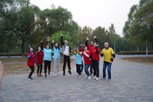 拓展训练行业专家在线为您服务 多图